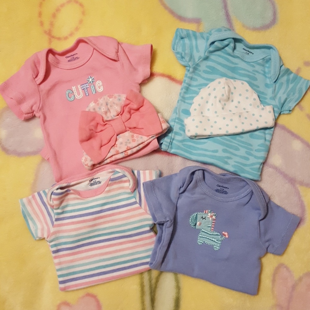 0-3 months onesies with 2 coordinating hats